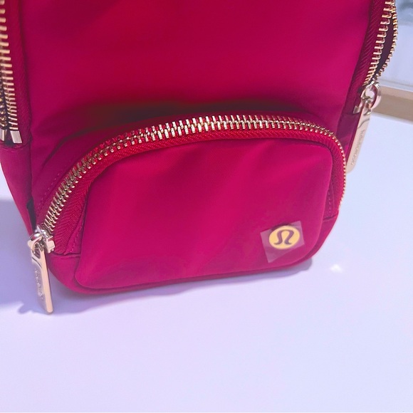 Lululemon Everywhere Sling Bag 2L Berry Rumble With Silver Hardware NWT - Picture 2 of 5